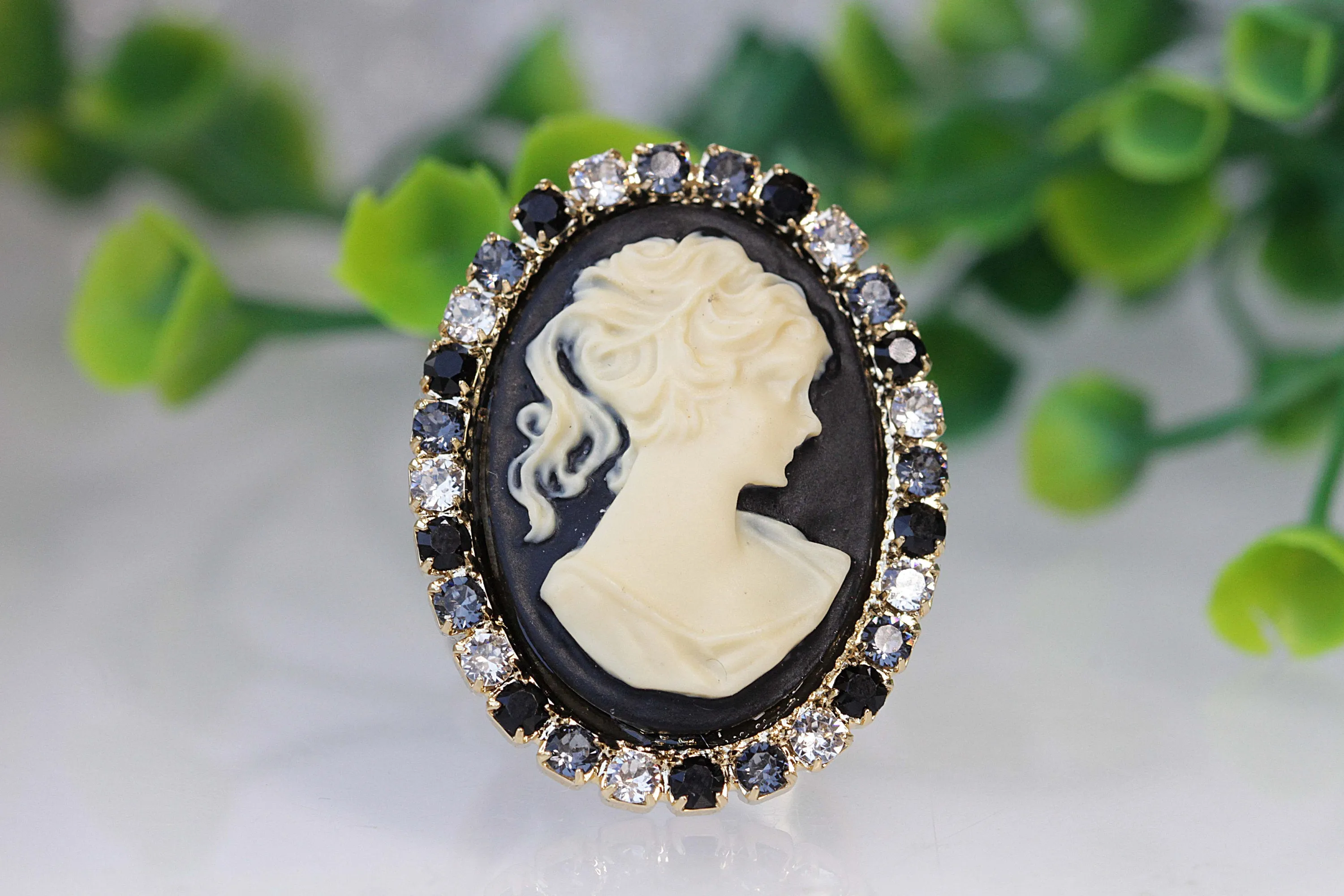 BLACK CAMEO RING