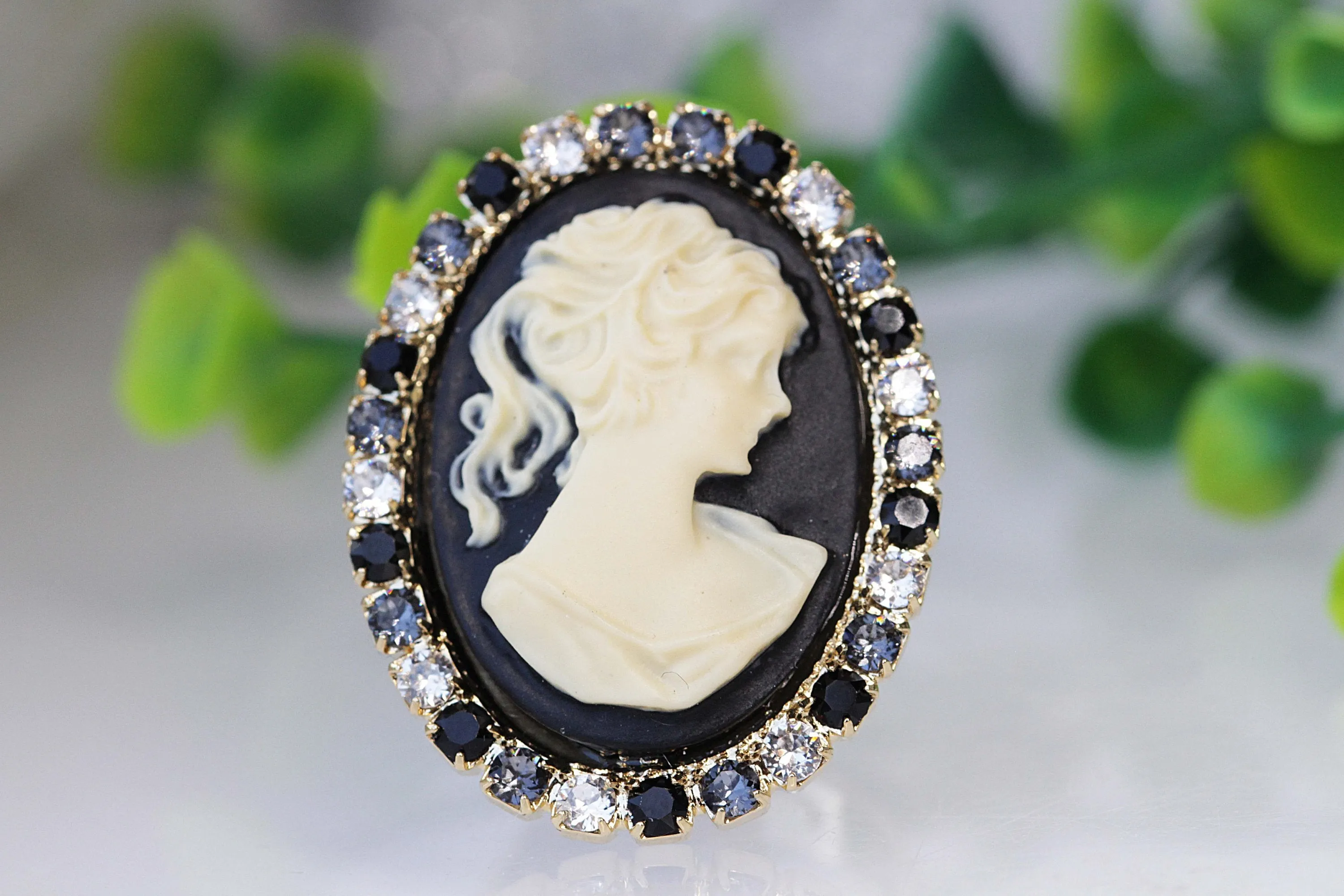 BLACK CAMEO RING