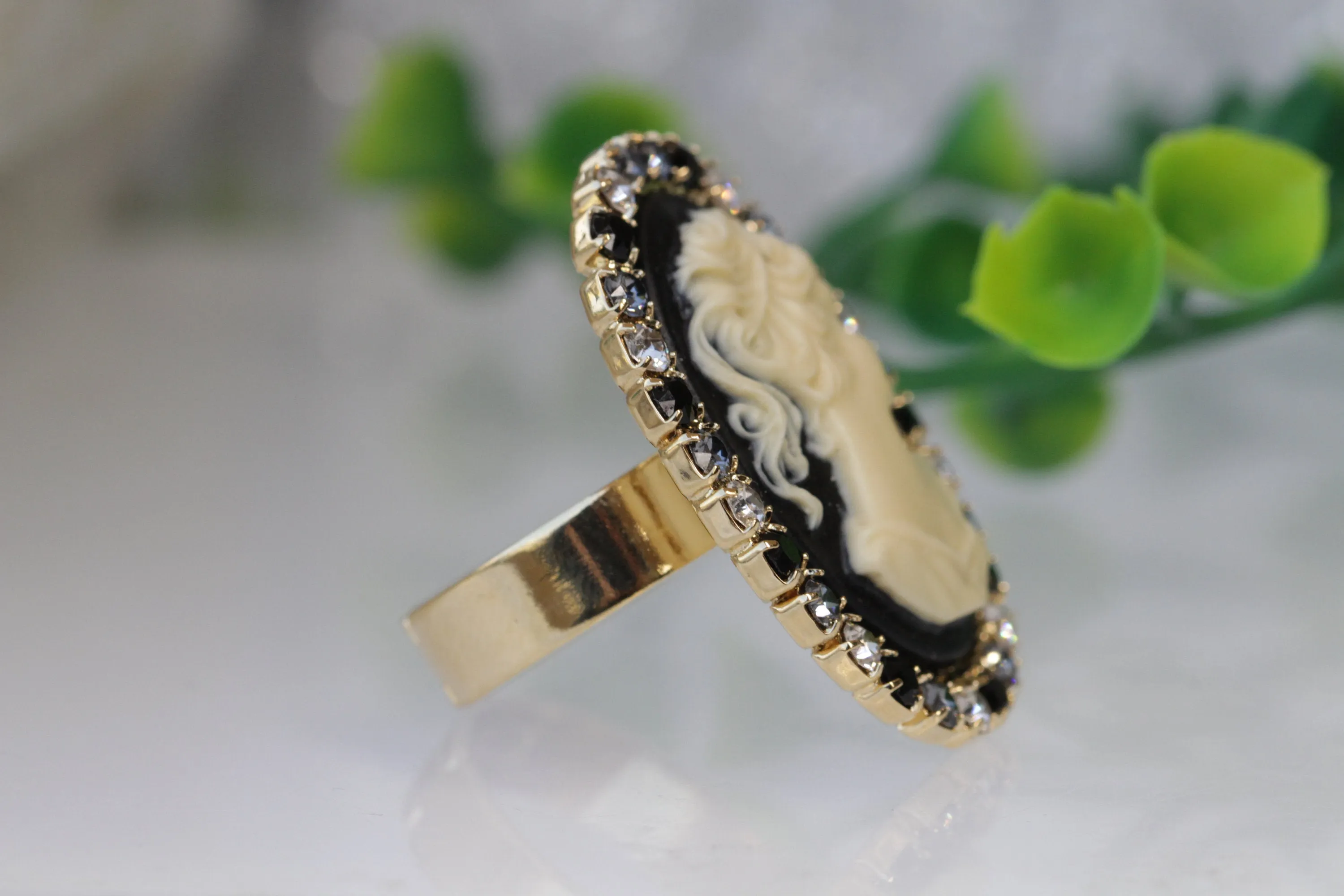 BLACK CAMEO RING