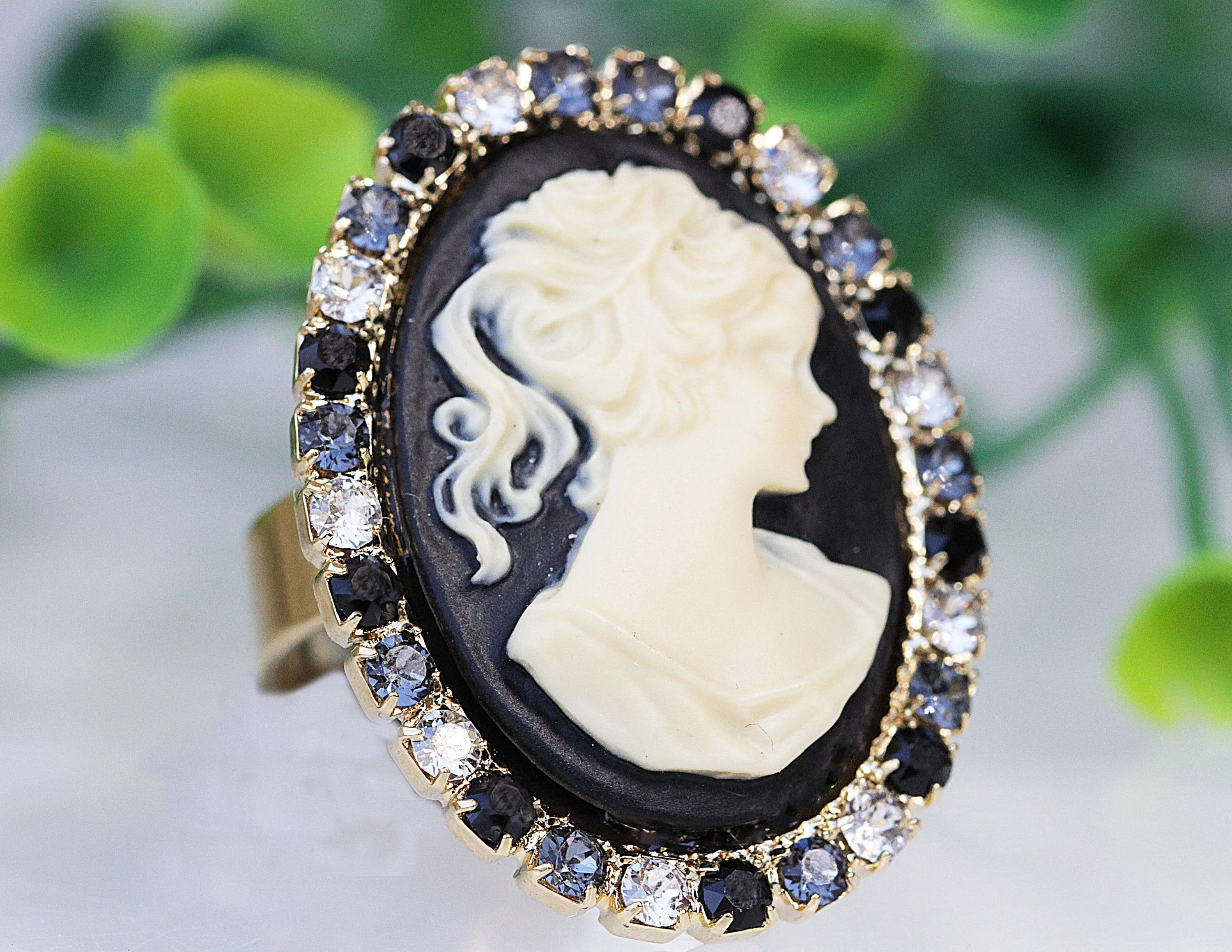 BLACK CAMEO RING