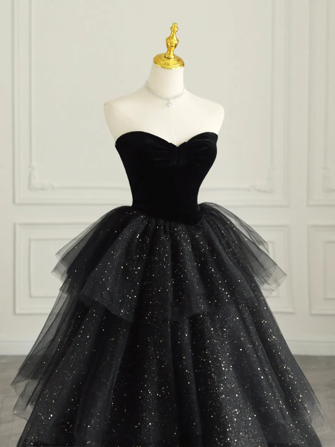 Black Strapless Tulle Formal Dress with Velvet A-Line Sweetheart Neck Long Prom Dress