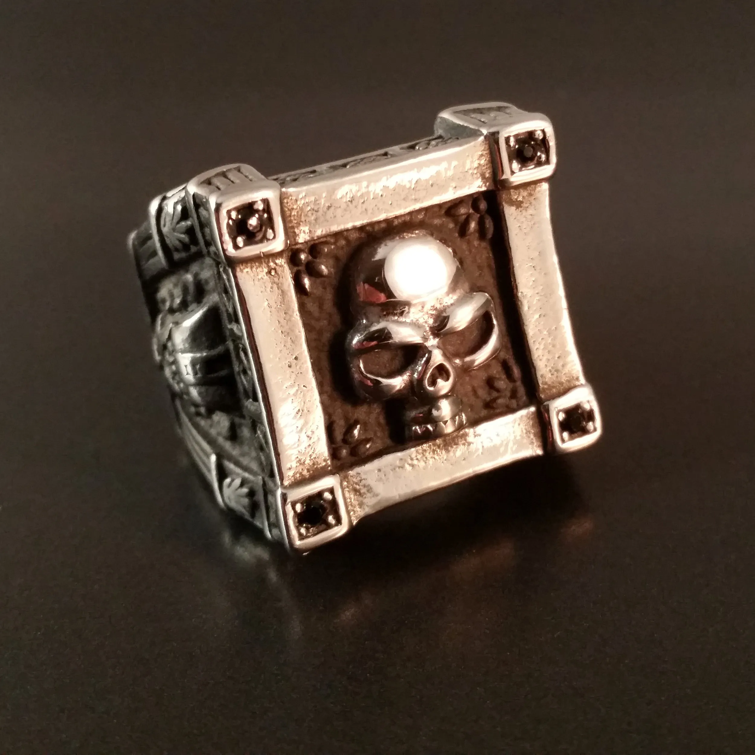 Mens Skull Ring Silver Tomb Style