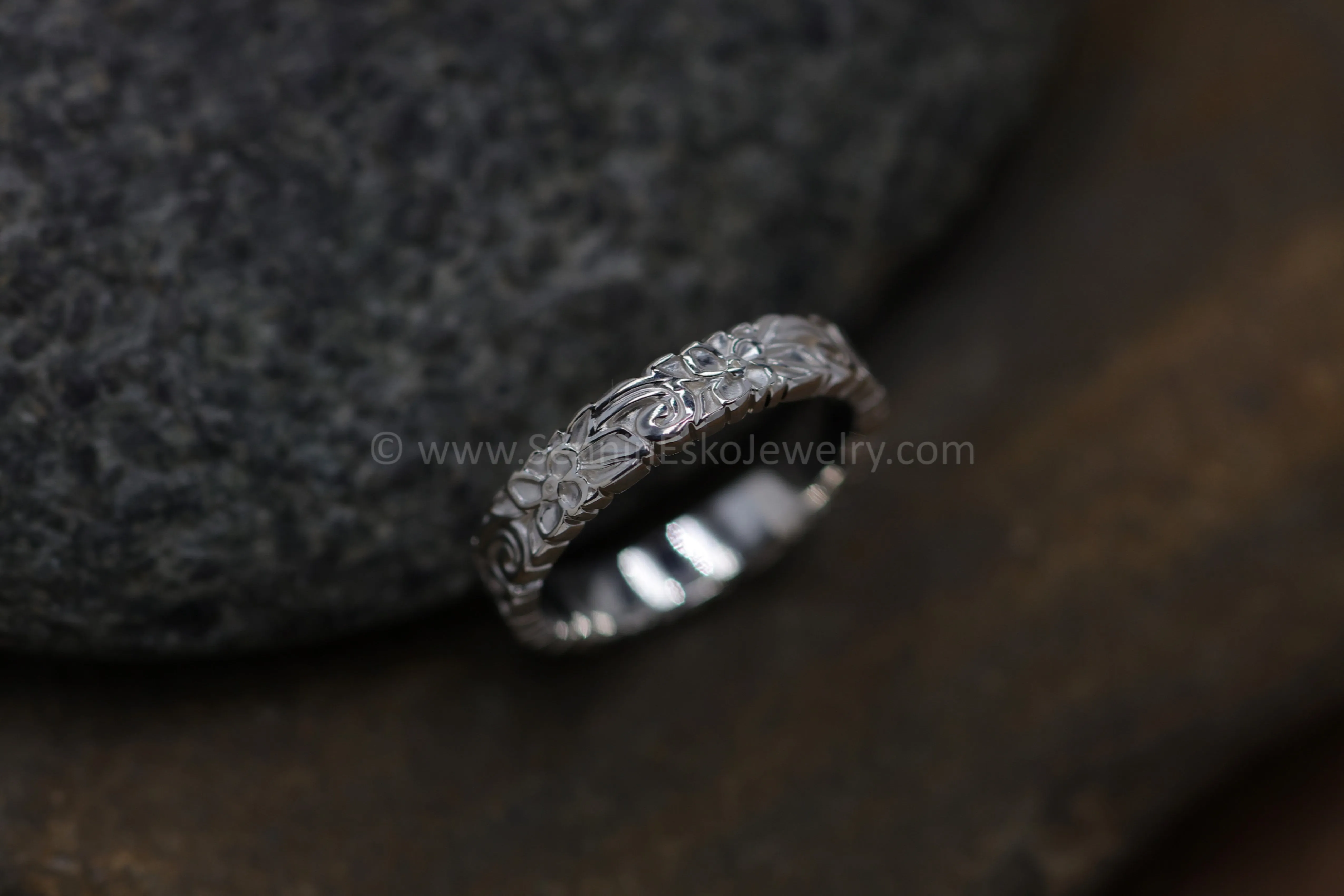 READY TO SHIP Silver Flower/Leaf Ring, Continuous Design, Size 7