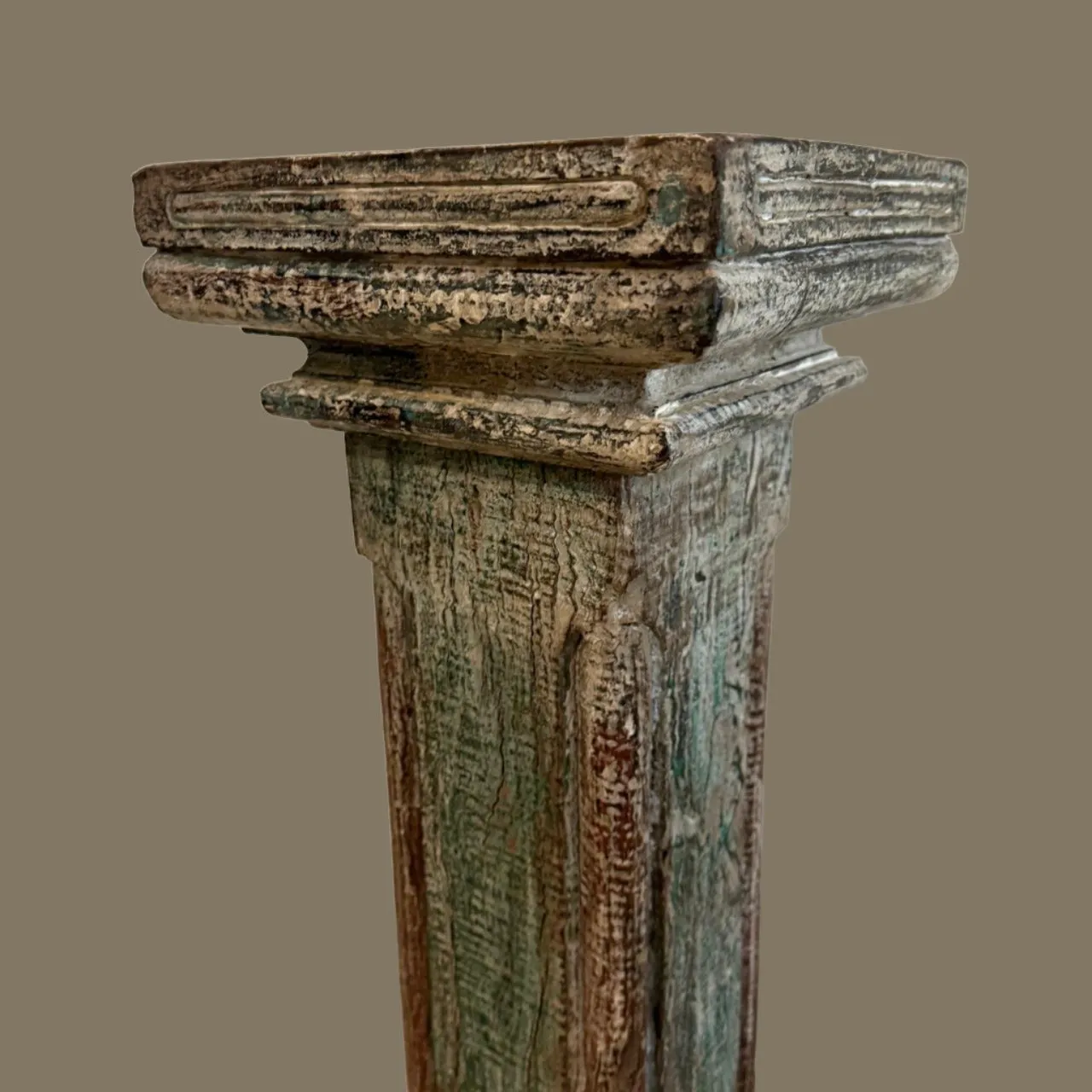 Ruhana 5 : Vintage pillar pedestal