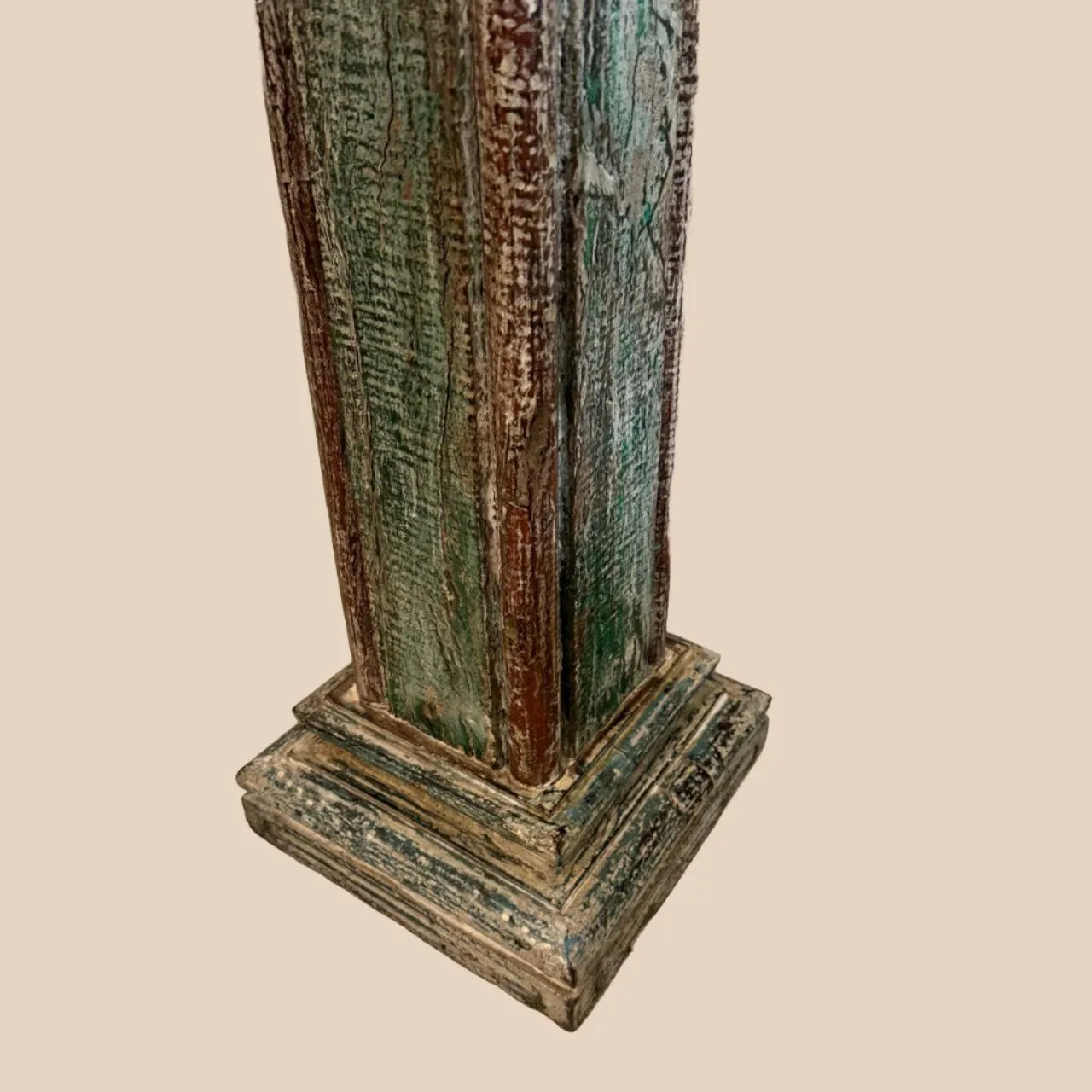 Ruhana 5 : Vintage pillar pedestal